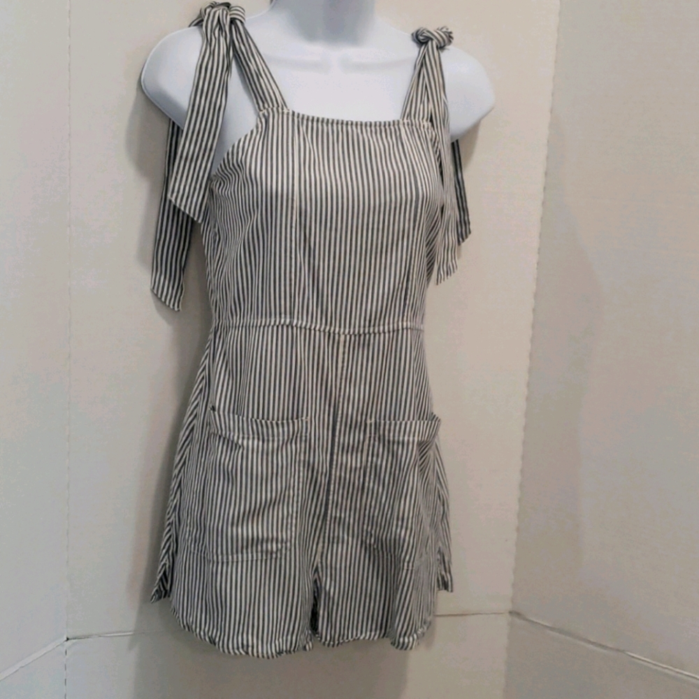Billabong size S short jumpsuit women's pants/top